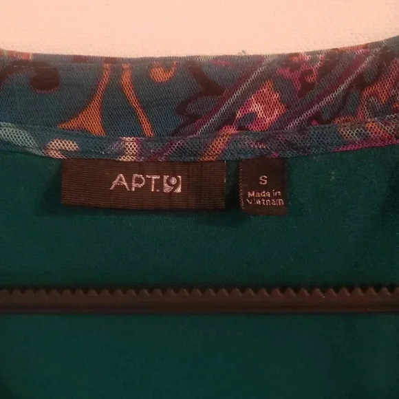 APT. Print Top - Picture 3 of 5